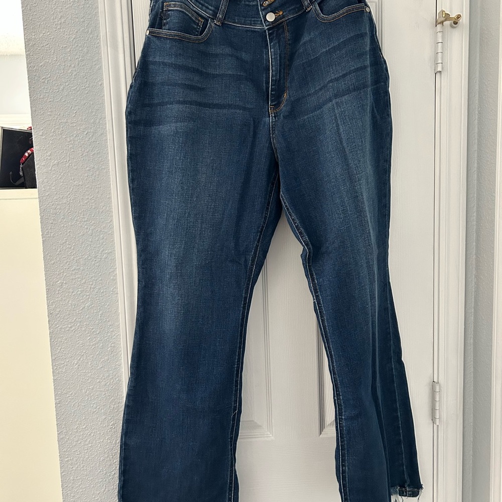 Judy Blue Dark Blue Flare Jeans. 31”inseam